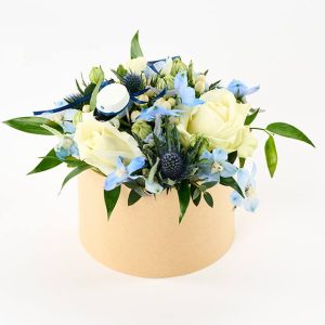 Skøn blå student blomsteræske - Send blomster med Bloomit