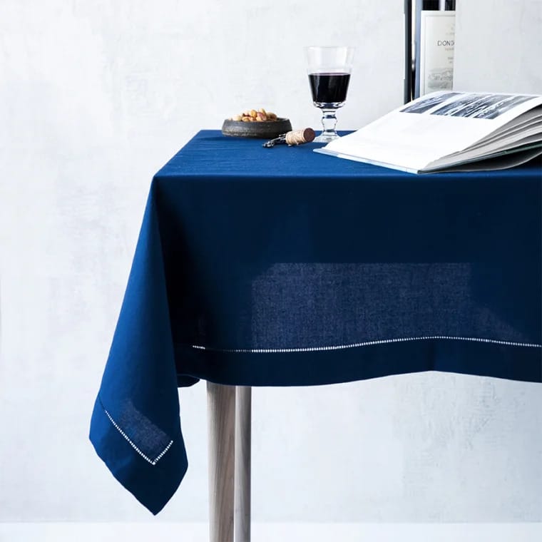 Langkilde & Søn - Blå stofdug med hulsøm, 140 x 240cm